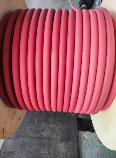 Red outer sheath (N)TSCGEWTOEUS reeling cable on a wooden drum for tunneling applications
