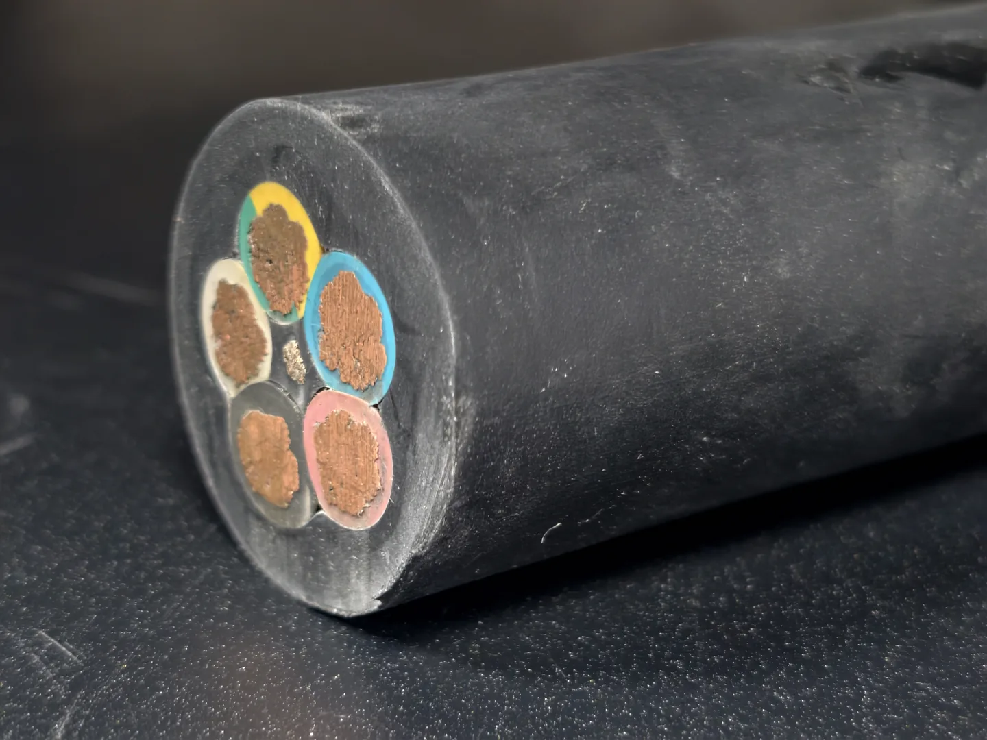 Angled view of the five-core H07RN-F floating platform power cable