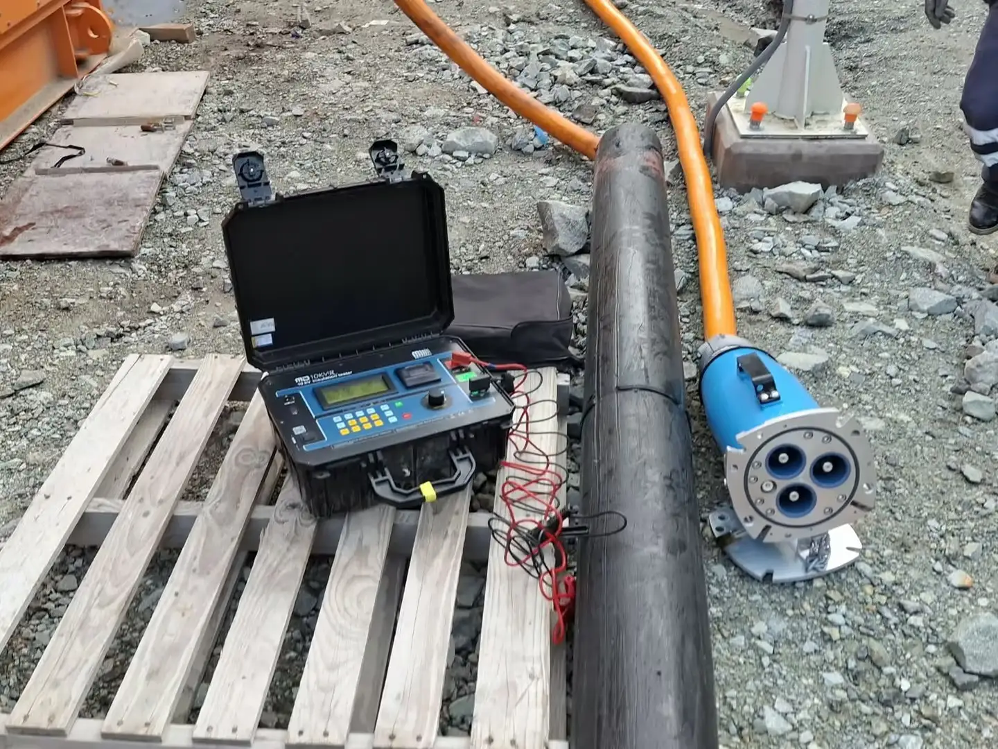 Ensayo de resistencia de aislamiento de 10 kV en un cable de arrastre minero de media tensión durante la puesta en servicio