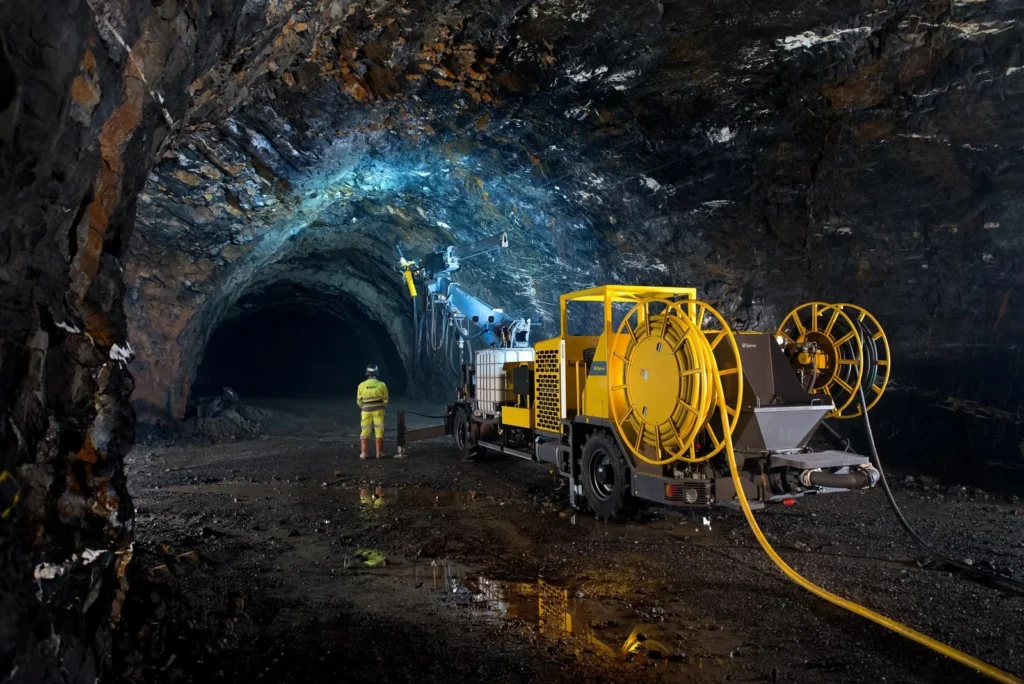 Underground mining equipment representing a mobile cable route for Type G-GC portable power cable selection