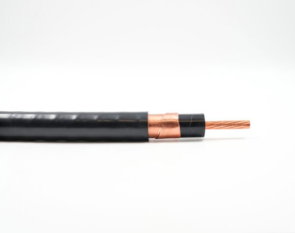 Type MV-105 EPR Copper-Tape-Screened Distribution Cable, 15 kV and 35 kV – product construction view Type MV-105 15/35 kV EPR distribution cable, sheath at left and conductor cutaway at right on white