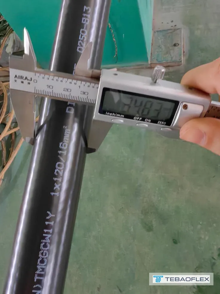Caliper reading 34.83 mm on (N)TMCGCW11Y 1x120/16 cable, reference window 32 to 35 mm