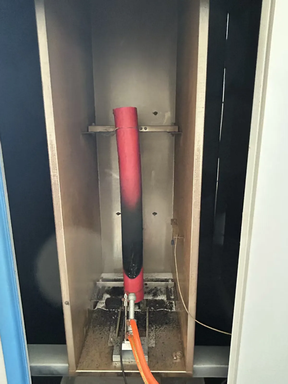 Flame test on a sample of the 8.7/15 kV reeling cable in a test chamber