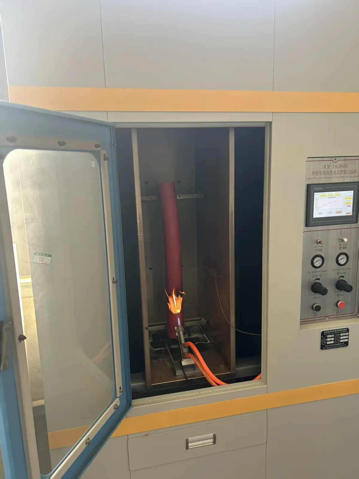 Reeling cable sample under flame in the flame test chamber