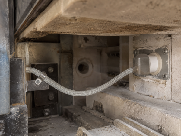 Illustrative UL 5390 insulated lead routed inside industrial equipment