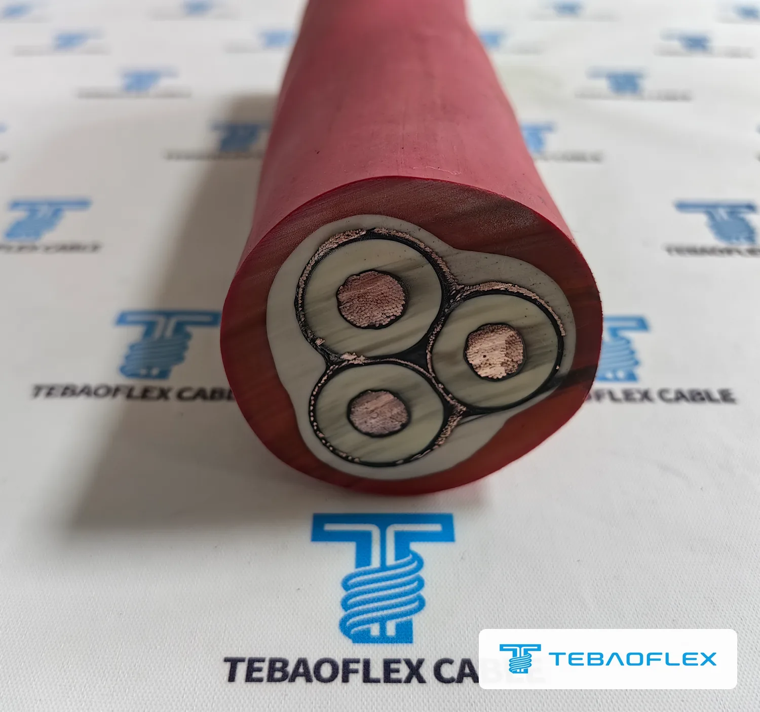 Cross-section of the 12/20 kV cable: three 35 mm² cores, each with semi-conductive screens and a tinned copper wire screen, in the natural-colour inner sheath