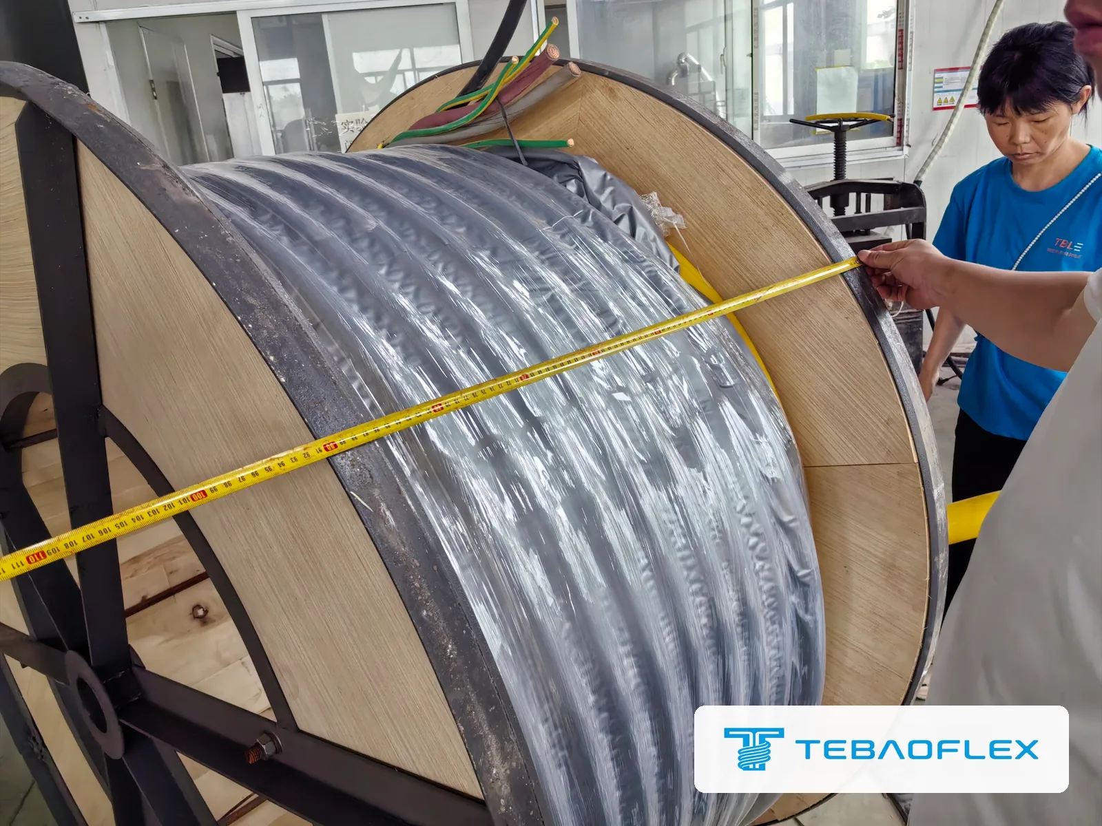 Measuring the wrapped drum before it is closed with battens for export