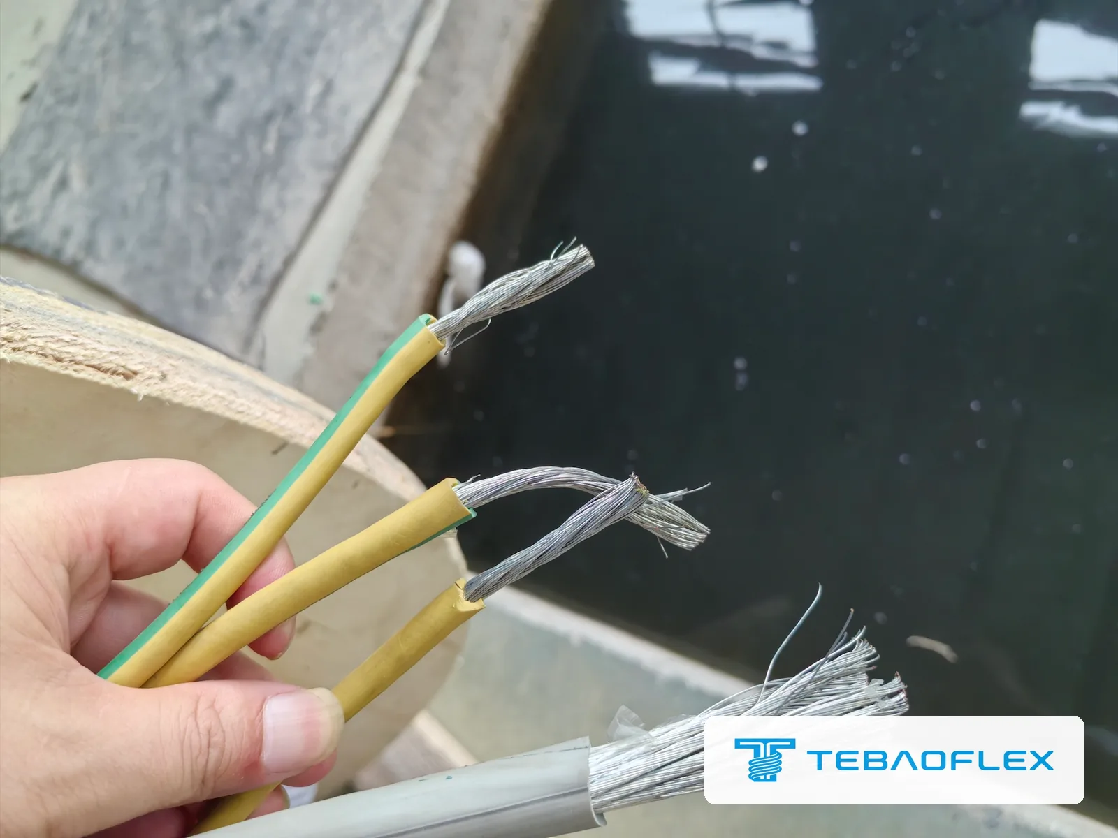 Insulation stripped from the earth cores: every strand of the Class 5 conductor is silver tin-coated